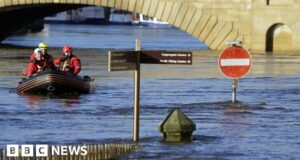Public emergency alerts to be sent to all UK mobile phones