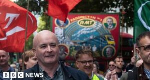 RMT members at Network Rail vote to accept pay deal