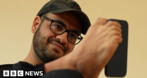 Iraq amputee: I can hug my son with my feet