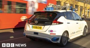 The tech helping driverless cars see round corners