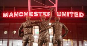 Man Utd bids deadline extended amid confusion