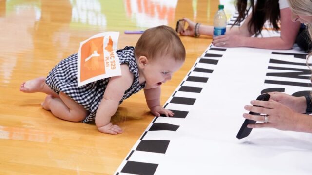 Come-from-behind winner in baby race delights crowd