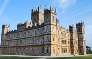 ‘Downton Abbey’ castle halts weddings due to Brexit