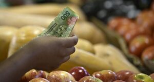 Argentina’s inflation tops 100% for the first time since 1991