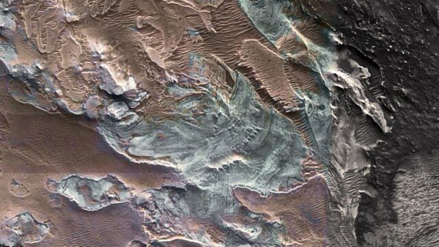 Remains of an ancient glacier spotted on Mars