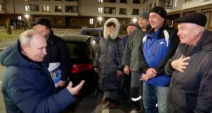 Video: Vladimir Putin reportedly heckled during visit to key Ukrainian city