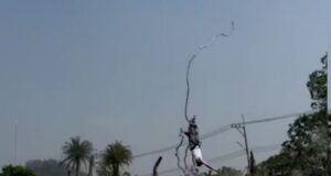 See tourist freefall after bungee jump cord snaps in Thailand