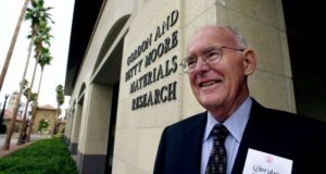 Intel co-founder Gordon Moore, author of ‘Moore’s Law’ that helped drive computer revolution, dies at 94