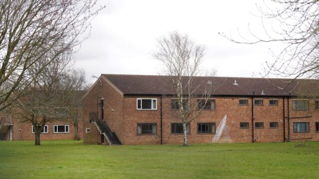 230329154753-02-uk-migrants-small-boats-military-barracks.jpg