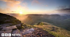 Brecon Beacons: Park to use Welsh name Bannau Brycheiniog