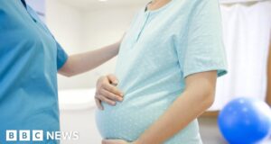 NHS strikes: Midwives in England vote to accept NHS pay offer