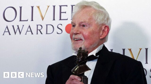 Olivier Awards: Sir Derek Jacobi warns of ‘elitist’ theatre ticket prices