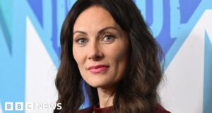 Laura Benanti: Actress says she went on stage while having miscarriage