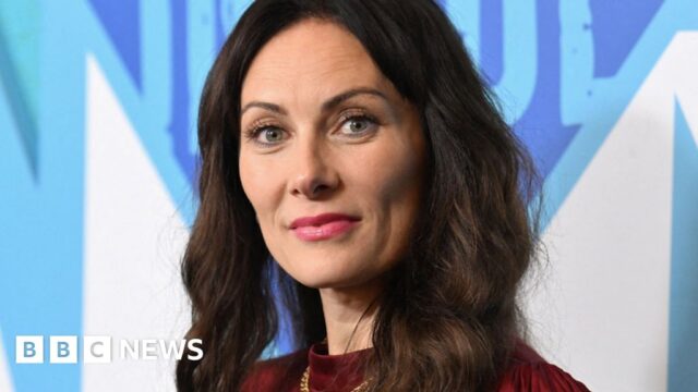 Laura Benanti: Actress says she went on stage while having miscarriage