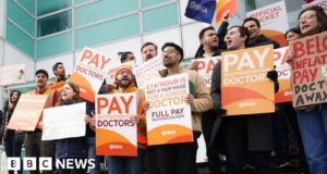 Pay rises above inflation would be a terrible mistake, says Hunt