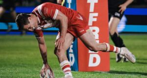Salford show spirit to overcome dogged Castleford