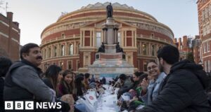 Ramadan: Cathedrals, museums and stadiums host iftar meals