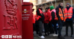 Royal Mail and Communication Workers Union reach agreement on pay