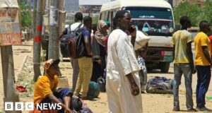 Sudan conflict: Residents flee capital Khartoum as fighting continues