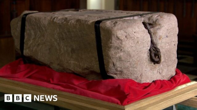 Stone of Destiny leaves Edinburgh for coronation