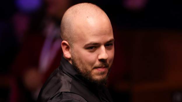 Brecel opens up early 6-2 lead over Selby in final
