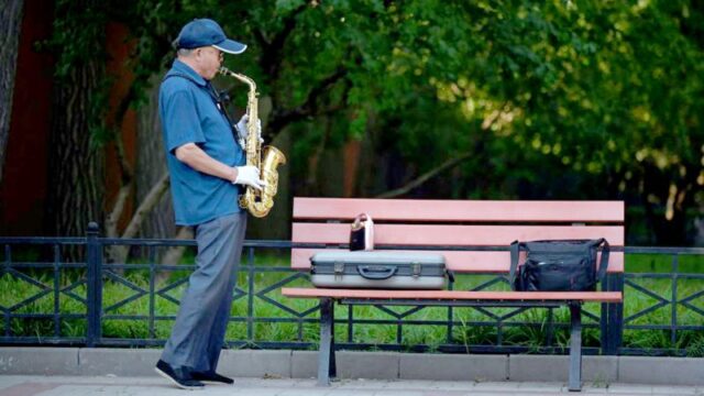 230328125827-dementia-prevantion-tips-playing-an-instrument.jpg
