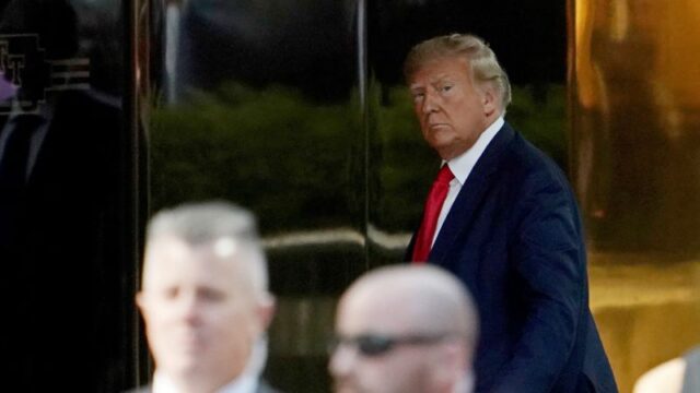 230403165727-03-trump-trump-tower-230403.jpg