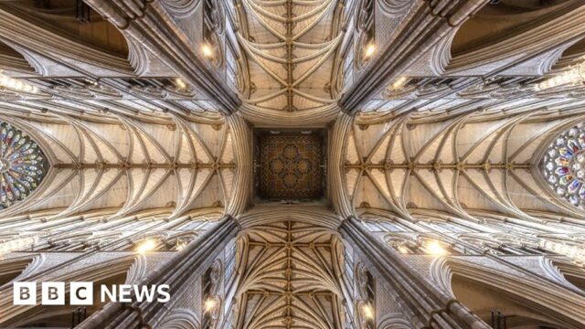 360° Video: Explore inside Westminster Abbey