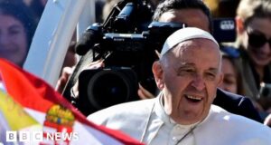 Pope Francis urges Hungarians to ‘open doors’ to migrants