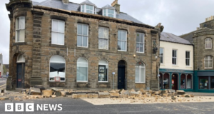 Stone blocks collapse onto road from bank building in Thurso