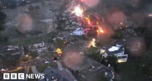 Clean-up begins in tornado-hit Virginia Beach
