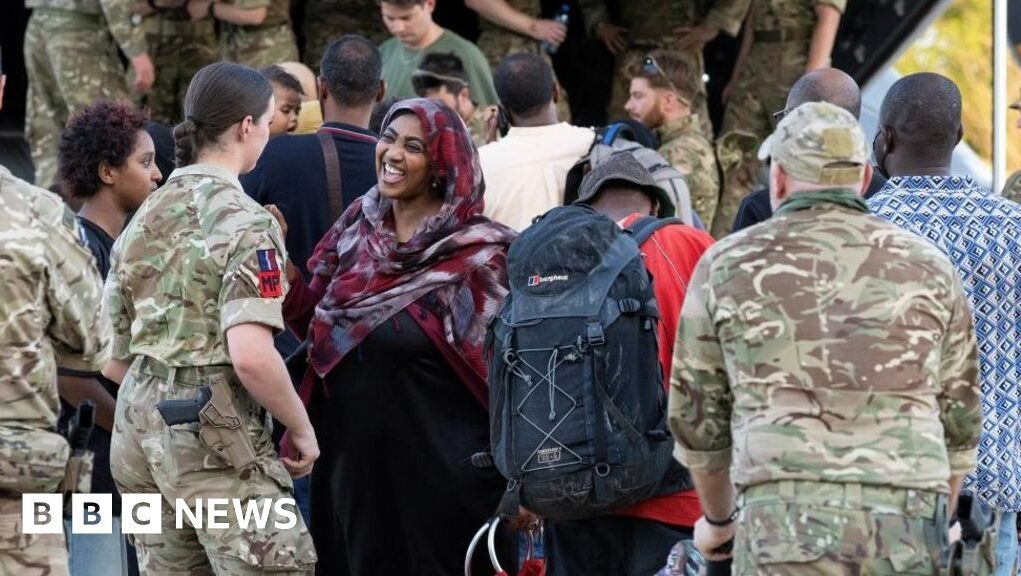 Sudan: Final UK evacuation flight leaves the country