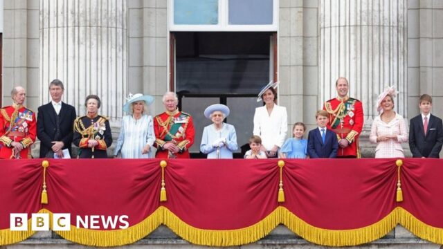 Buckingham Palace balcony guessing game goes on