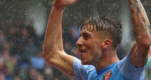 Sunderland crush Preston to reach play-offs