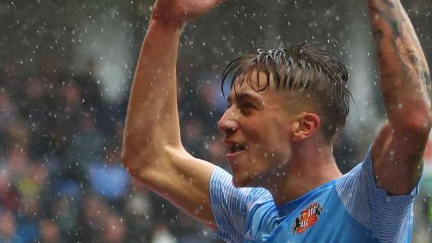 Sunderland crush Preston to reach play-offs