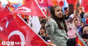 Turkey elections: Erdogan and Kilicdaroglu offer stark choices for presidency