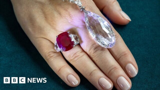 Jewish groups condemn $150m Nazi-linked jewel sale