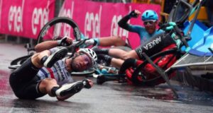 Groves wins as Cavendish crashes over line